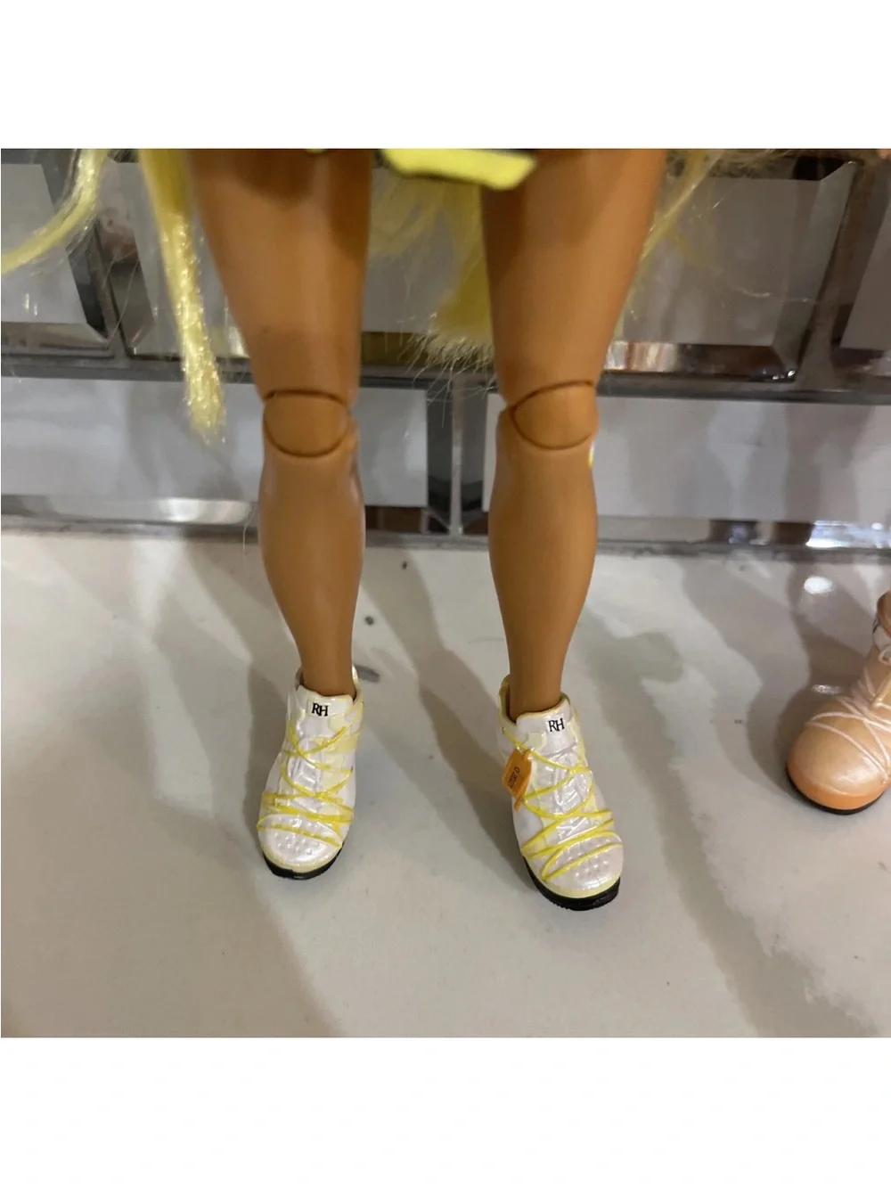 Rainbow High Doll - Cheerleader Sunny Madison Rowan Winter Break GREAT